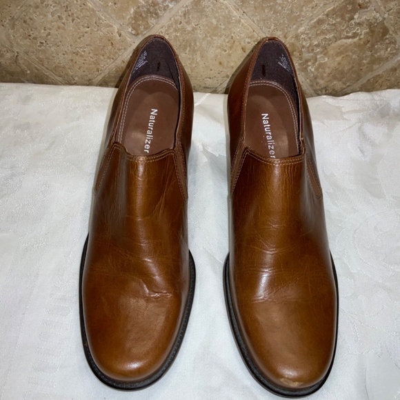 Naturalizer leather slip on shoes Sz 8.5M chunky heel - Picture 2 of 10